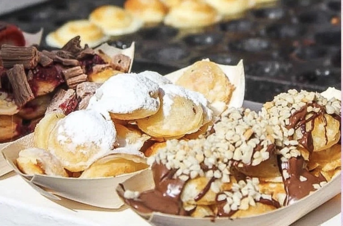 Mini pancakes with chocolate and sweet toppings