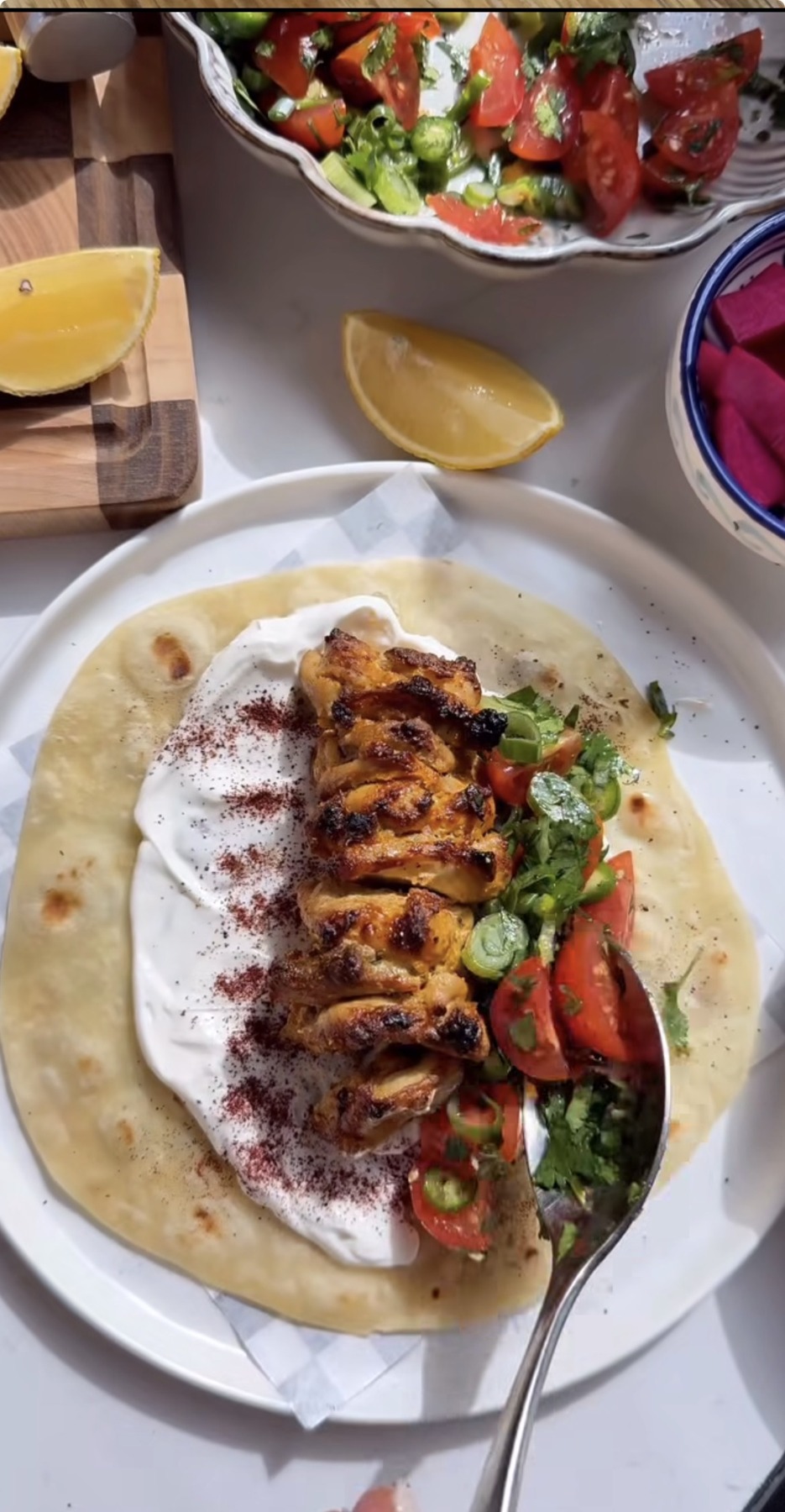Shawarma flatbread with fresh toppings